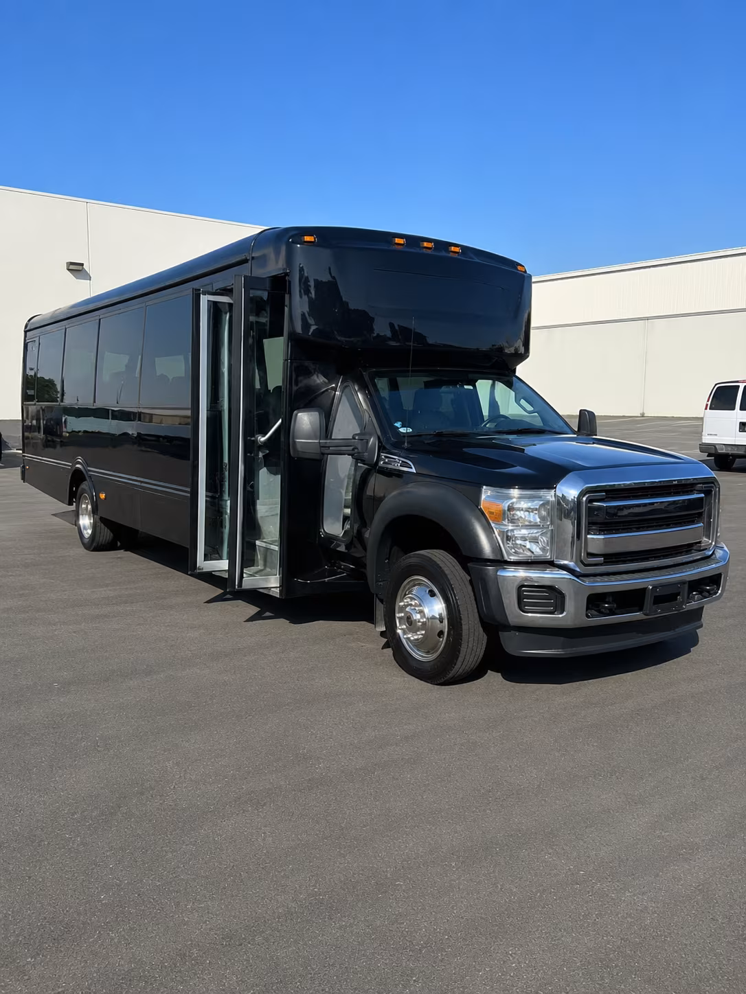 Sunnyvale Winery Tour & Pub Crawl Transportation party bus exterior